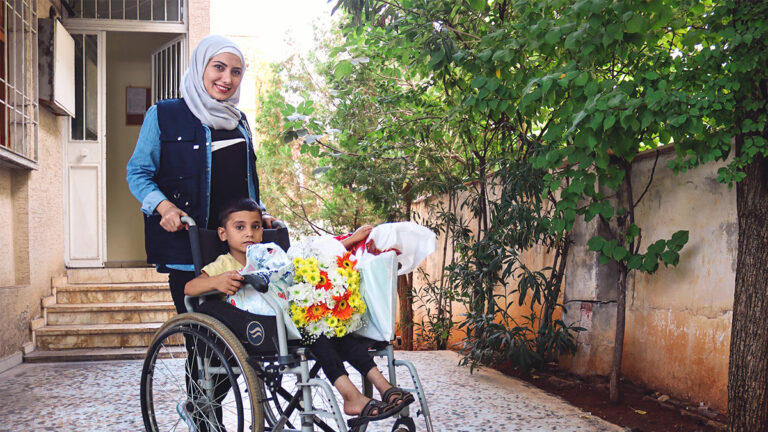 تأمين دخول الطفل مصطفى إلى أحد المشافي في مدينة غازي عنتاب