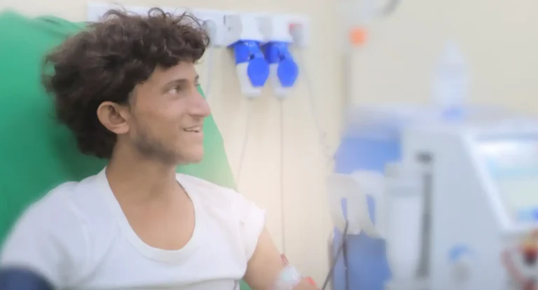 جمال يجد الأمل في مركز الغسيل الكلوي بالغيضة