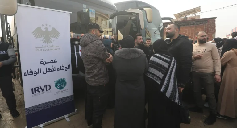 رحلة عمره مباركة لذوي الشهداء والمعتقلين ضمن حملة الوفاء لإدلب